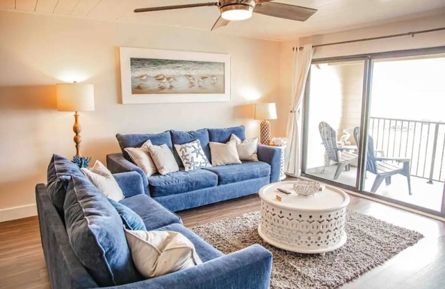 The Pensacola Oasis! Newly Renovated / Amazing Beach & Sunsets!