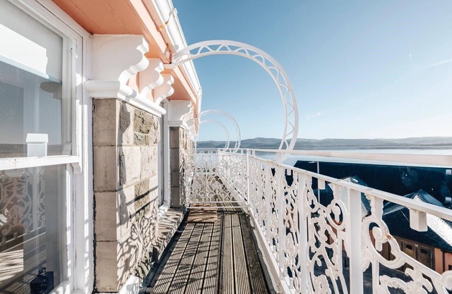 The Penthouse Apartment - Aberdovey- Spectacular Beach Views - Free Parking