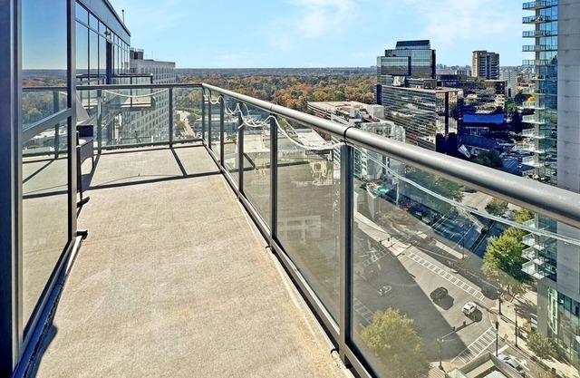 Skyline Retreat Penthouse:Year-Round Pool,CityView