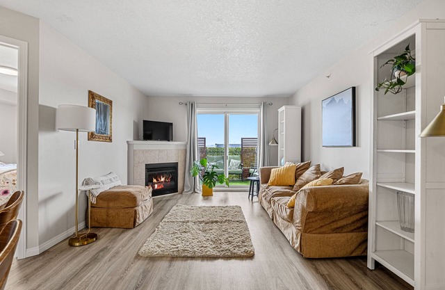 The Penthouse Private Balcony Fire Pit & BBQ