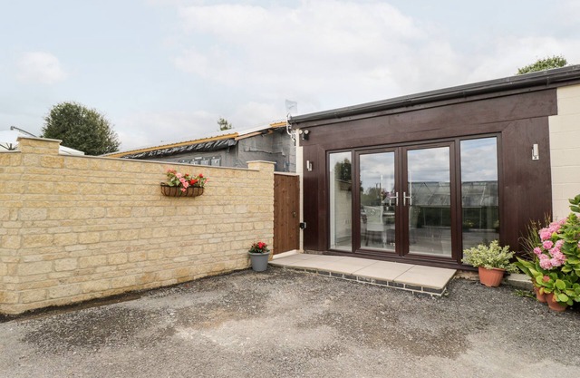 THE PENTHOUSE, STRAWBERRY HILL VINEYARD, family friendly in Newent