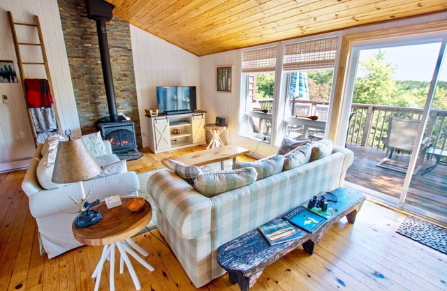 The Perch: Nach Süden ausgerichtetes, erhöhtes Cottage am Wasser mit Aussicht!