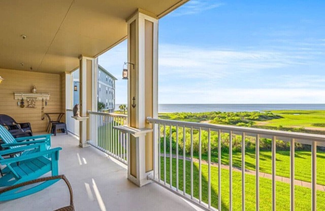The Perfect Bay-Front Destination