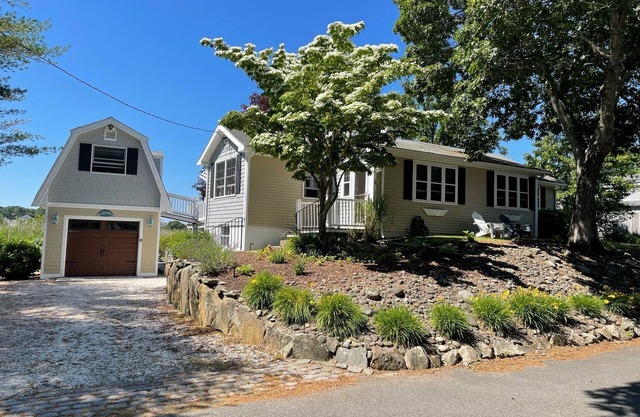The perfect Cape Cod beach house - walk to the beach!