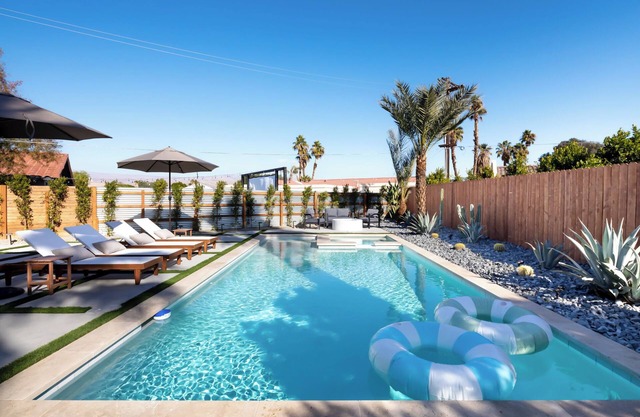 The Perfect Desert Escape - Pool - Spa - Dogs - Close to All