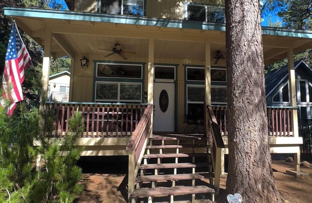 Sehenswert! Schöne 3 Bdrm, 2 Ba Cabin Steps From Tennis, Strand und Spielplatz!