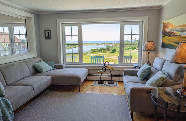 Tigh na Cuan spectacular golf or getaway home in downtown Inverness