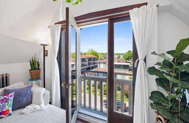 The perfect Kitsilano getaway- 5 min from the beach!