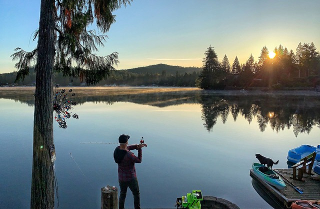 Kommen Sie und übernachten Sie in Ellies Lake House am Lost Lake!