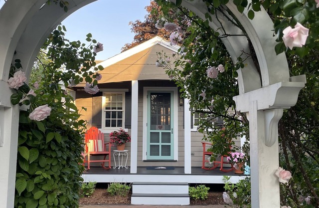 The Perfect Private Gem Cottage with Parking