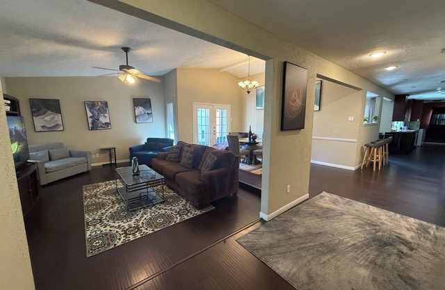 The Perfect Spacious Family House Centralized in The Colony