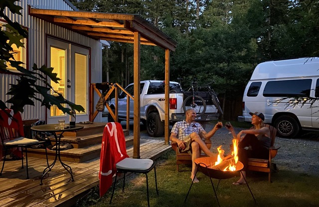 The perfect Vancouver Island experience beside Nanaimo’s #1 lake!