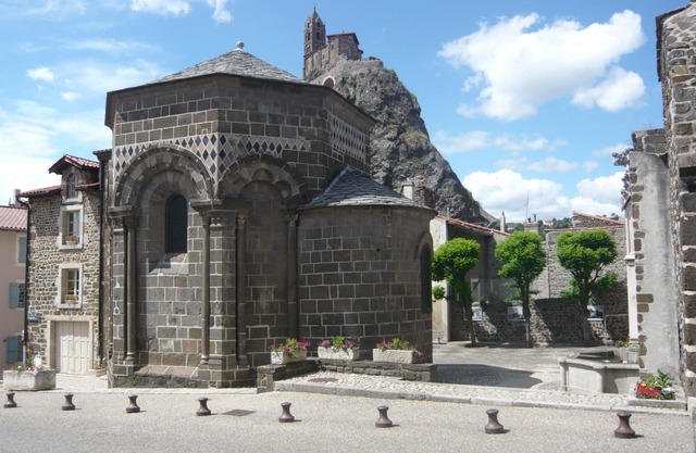 Das Petit Séguret am Fuße des Rocher d'Aiguilhe