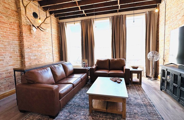 The Pheasant - A Fully Renovated Historic Apartment in charming Dillon, Montana