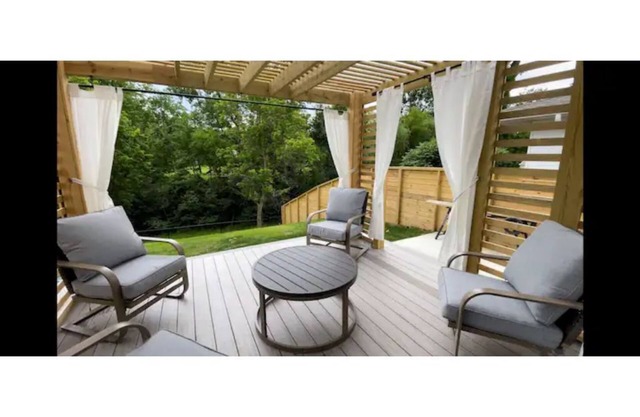 The Pilot's Private Home 4BR/2BA w/ Pergola