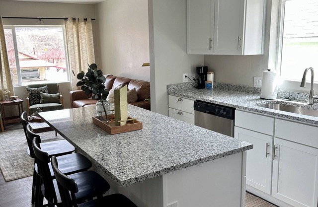 The Pine House- newly renovated home located in downtown