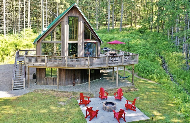 The Pines on Maples~ Hot Tub ~ Fire Pit & Indoor Fireplace - Game Room