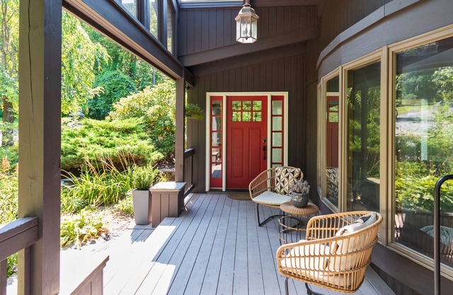 The Piney Point - 4 BR Getaway between Woodstock + Phoenicia, Plus Hot Tub!