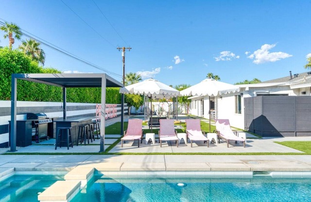 The Pink Flamingo - Palm Springs