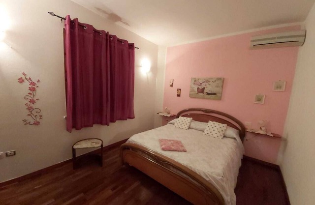 THE PINK HOUSE - LOVELY TWO-ROOM APARTMENT IN THE HINTERLAND OF CAGLIARI