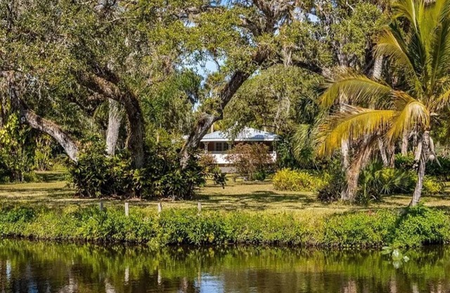 The Pink House on the river - a unique blend of nature and luxury