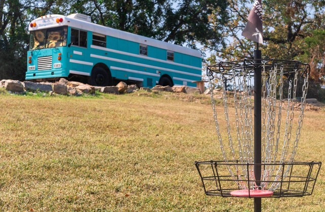 The Pinnacle Mountain Bus Stop ~ Fire pit, Frisbee Golf, Baggo, Hammock