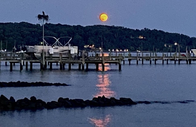 The place to be together! Linstead on the Severn River