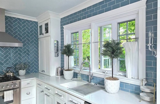 The Pleasant Hill Cottage-Storybook Luxury Near Lake Michigan & Heart Of It All!