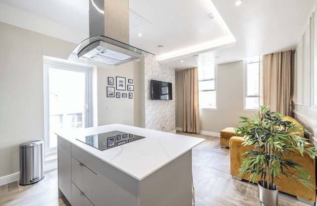 The Pocklington - The Golden Mile Suite (Flat 9)