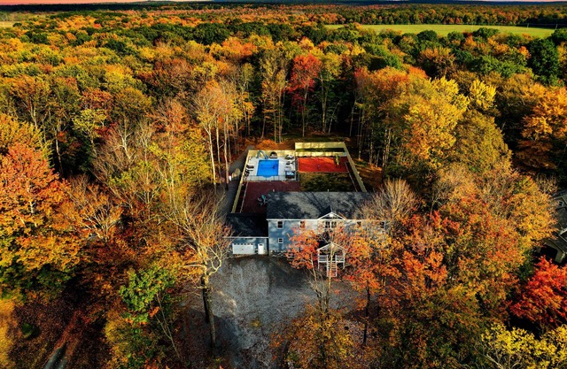 The Poconest - Luxurious Mountain Mansion