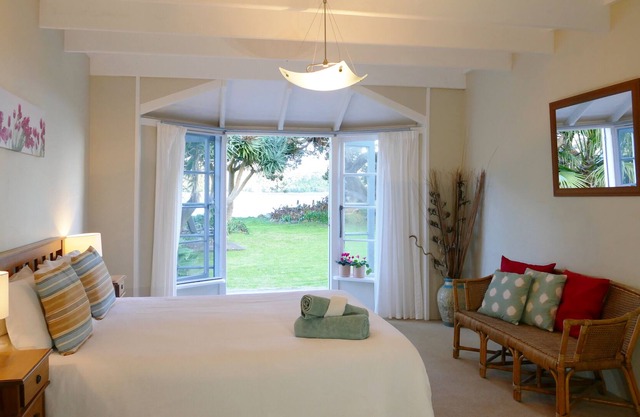 The Pohutakawa Beach House at Tapuaetahi, Kerikeri.