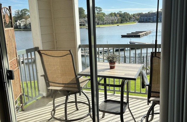 The Point in Walden. Lakeside Unit with Easy access to the lake, pools, & dock.