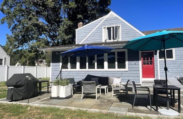 The Pond House 3 bed 2 bath hot tub sauna and more