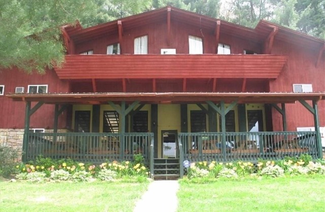 Die Ponderosa Lodge Farm. Riesige 10.000 Sq. Ft. Schlafen 32.