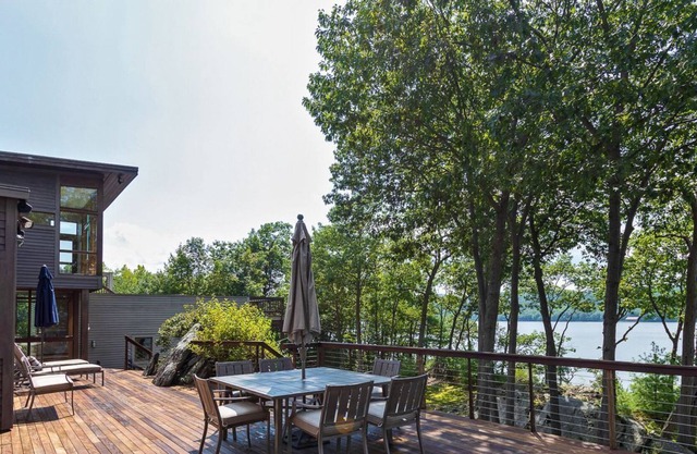 The Poppinga Lodge on the Hudson