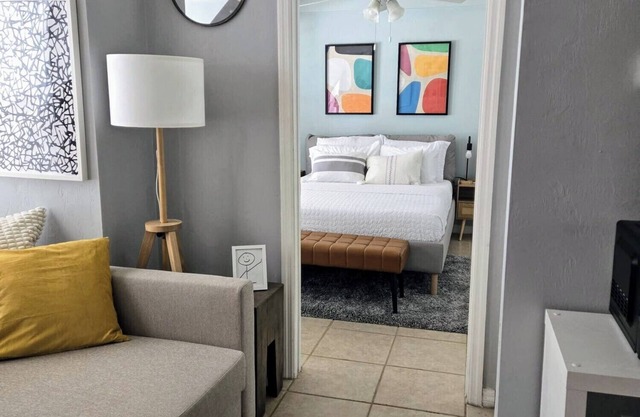 The Port - Walkable to University of Florida, includes Parking