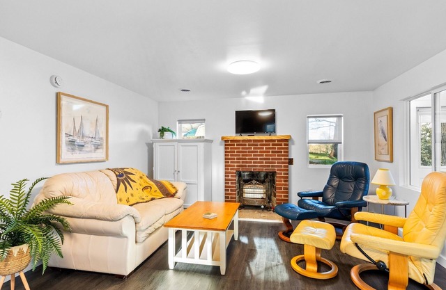 The Post Cottage Lake Access