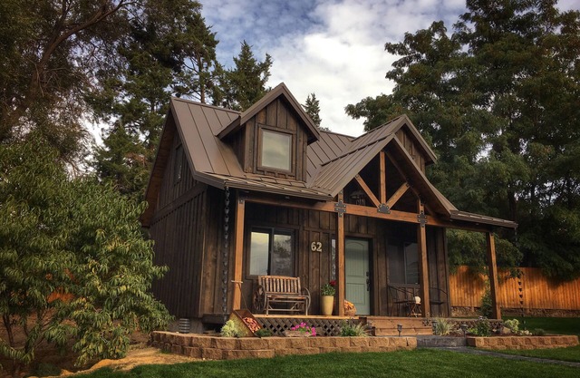 The Potter's Retreat Cottage with Two Queen Beds