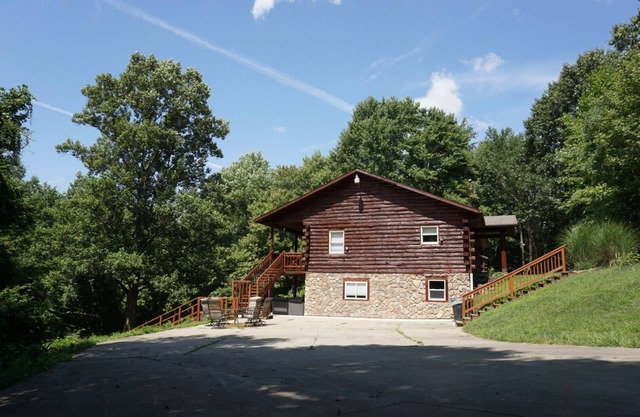 Deerwood Cabin - 5 Schlafzimmer Hütte zu vermieten - Schlafmöglichkeiten für 20