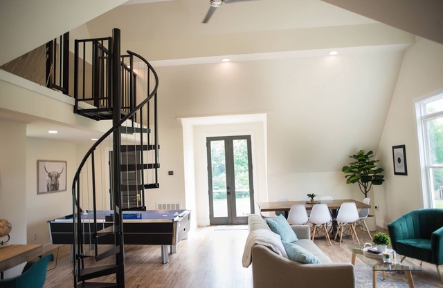 "The Primm Loft" Private, Spacious, Clean & New