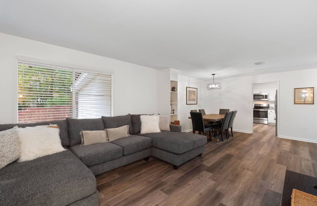 The Prince George House / Midtown Home / Close to Forest General Hospital & USM!