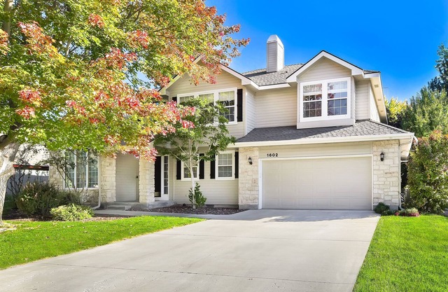 The Promenade - Spacious home/yard & walking path