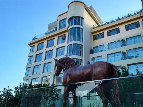 The Purple Horse Hotel 北京紫龙花园酒店 - Beijing Sky Garden Boutique Hotel & Rooftop Infinity Mini Pool & near Forbidden City & Wangfujing & Tiananmen & Nanluoguxiang & Lama Temple