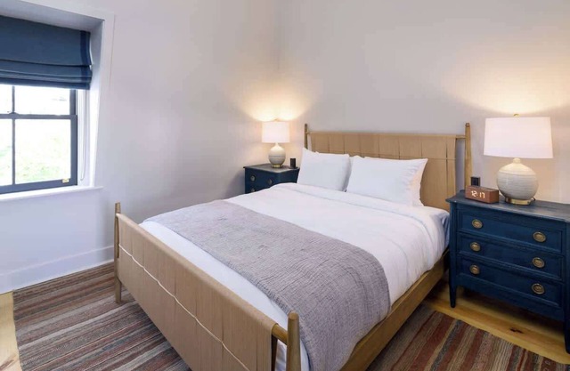 The Queen Anne Suite – A Newport Seaside Retreat