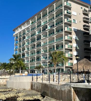 The Queen of Cozumel - Urban Empire En-suite City View - for Couples in Mind