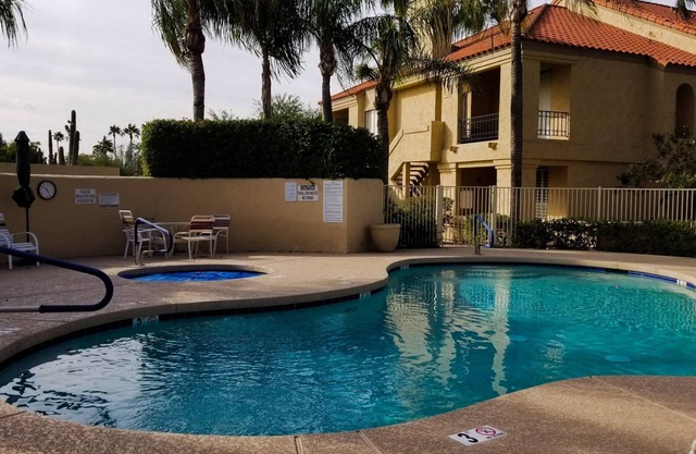 Entspannen Sie zu jeder Jahreszeit im "Racquet Club Resort in Scottsdale Ranch!"