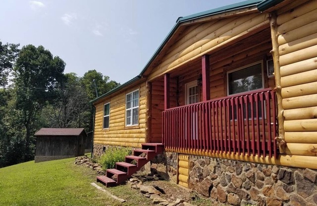 Das Blockhaus im Ranch-Stil aus Sandstein 3BR 2BA