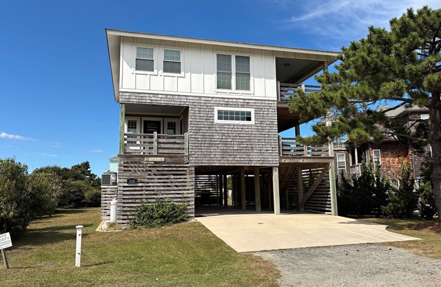 The Ranch: Updated Oceanside home in Duck, Close to Beach w/Views!