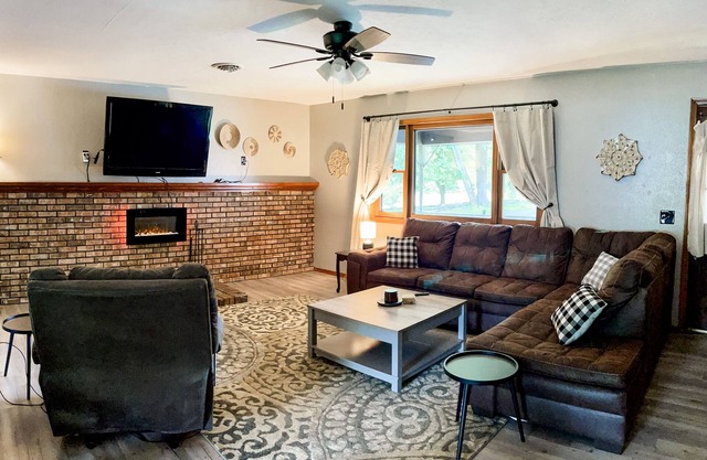 The Raven Retreat on the River — Mountain Views & Pet Friendly!