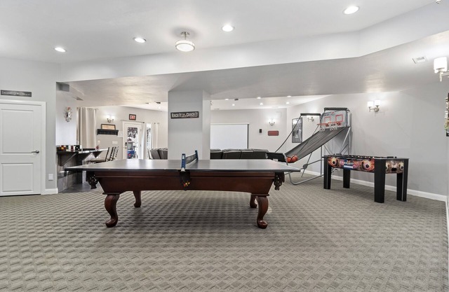 Der Rec Room mit Spieltischen, Theater, Whirlpool und vielem mehr!